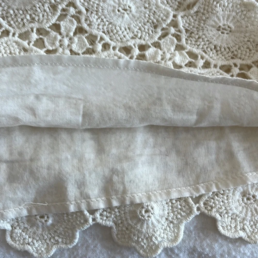 Beautiful Lace Top - Picture 7 of 8
